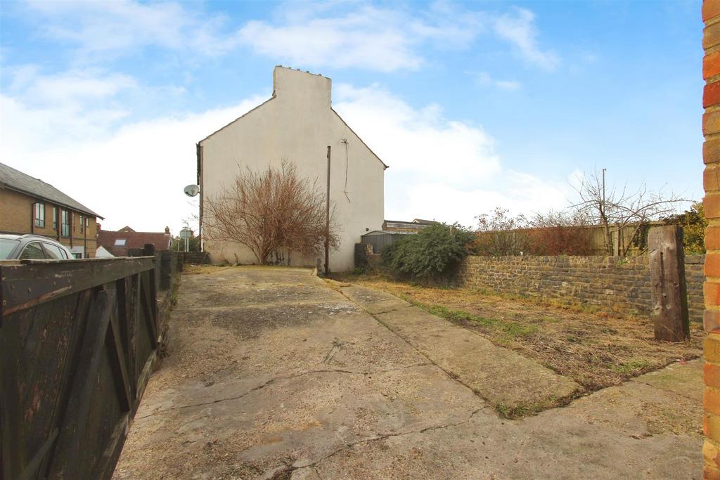 Garden &amp; Rear Parking