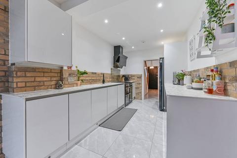 3 bedroom end of terrace house for sale, Hillcote Avenue, Norbury, London, SW16