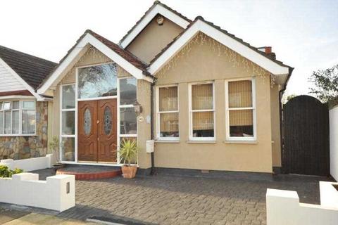 4 bedroom bungalow for sale, Link Way, Hornchurch