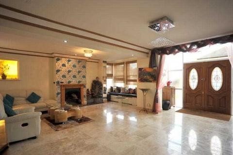 4 bedroom bungalow for sale, Link Way, Hornchurch