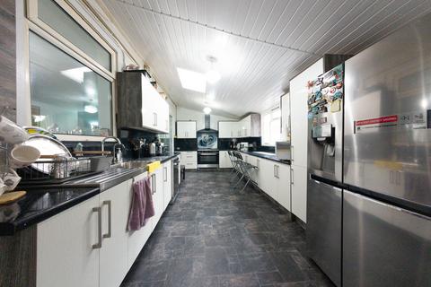 6 bedroom semi-detached house for sale, Mervyn Road, Leicester LE5