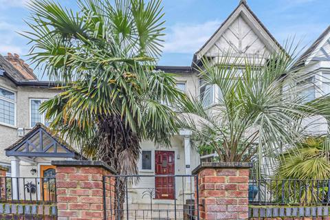 5 bedroom semi-detached house to rent, Glebe Crescent, Hendon