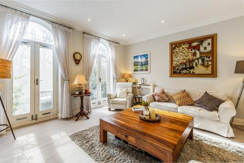 23 King George Square, Richmond, TW10 6LF
