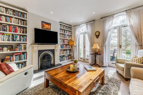 23 King George Square, Richmond, TW10 6LF