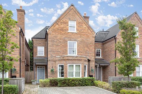 5 bedroom detached house for sale, Barrons Chase, Surrey TW10