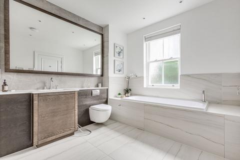52 Barrons Chase, Richmond, TW10 5BZ