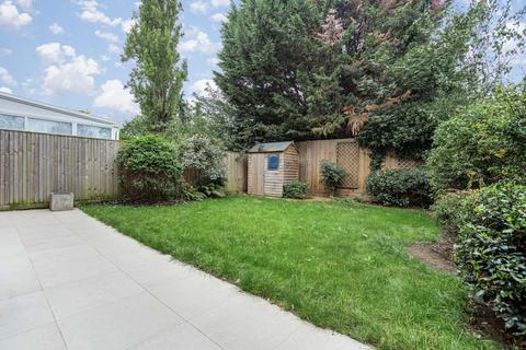 52 Barrons Chase, Richmond, TW10 5BZ