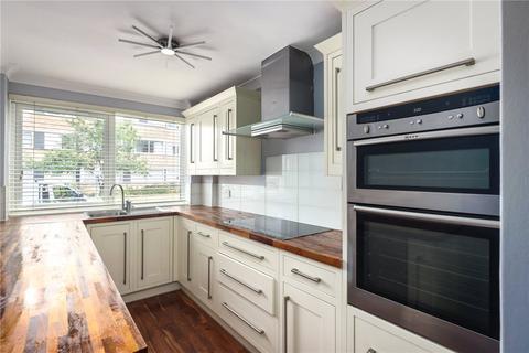 2 bedroom flat for sale, Queenswood Gardens, Aldersbrook, London, E11