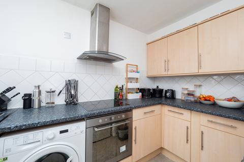 21 Chanctonbury Gardens, Sutton, SM2 6RG