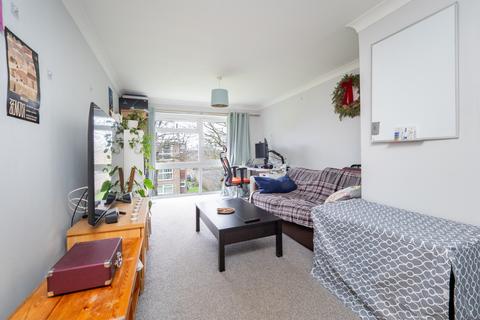 21 Chanctonbury Gardens, Sutton, SM2 6RG