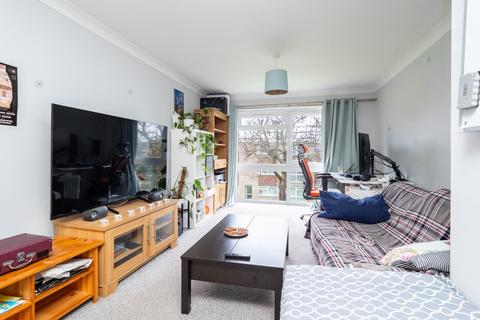 21 Chanctonbury Gardens, Sutton, SM2 6RG