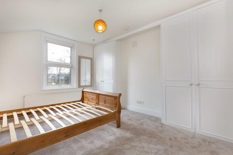 2 bedroom house to rent, Gleneagle Road, Streatham SW16