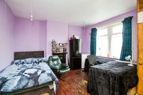 4 bedroom end of terrace house for sale, Abbey Walk, West Yorkshire HX3