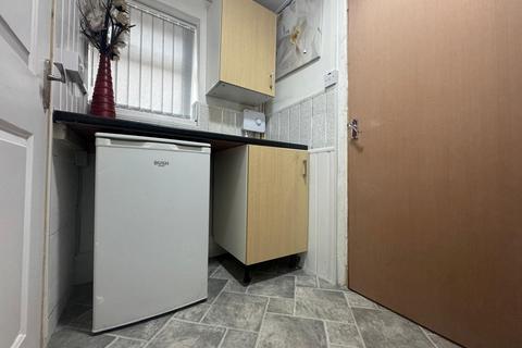 5 bedroom terraced house to rent, Bromford Lane, West Bromwich, B70 7HL