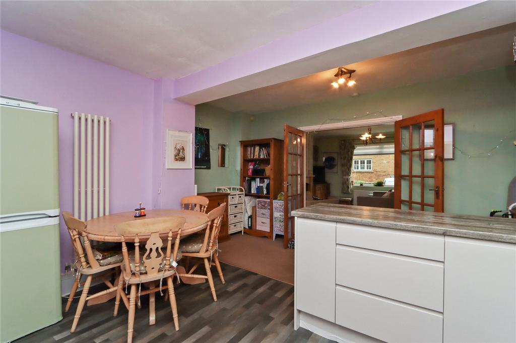 Kitchen Diner Pic 3