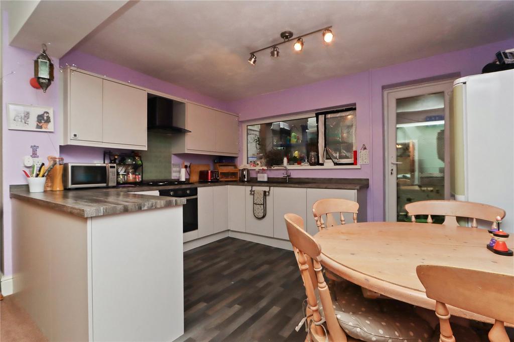 Kitchen Diner Pic 4