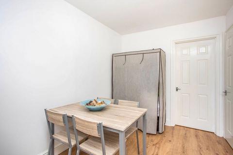 2 bedroom flat to rent, St. Albans Road, Hertfordshire WD17