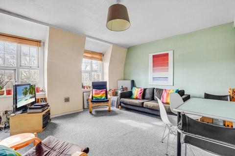 2 bedroom flat to rent, Topham Square, London N17