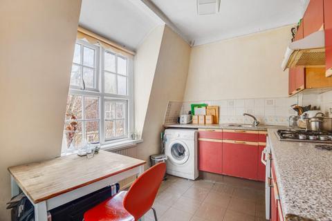 2 bedroom flat to rent, Topham Square, London N17