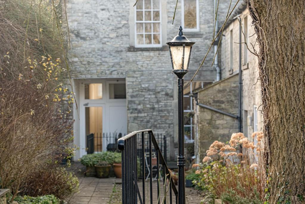 48d High Street External-10.jpg