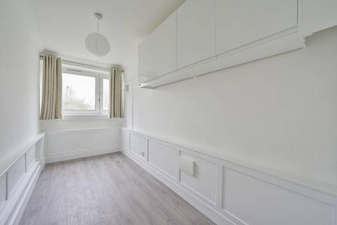 2 bedroom flat to rent, Tunworth Crescent, Roehampton, London, SW15