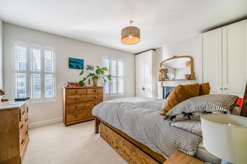 40 Larkbere Road, London, SE26 4HB