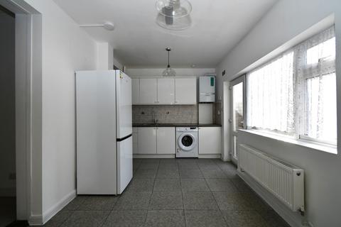 4 bedroom terraced house to rent, Gardner Road, London, E13