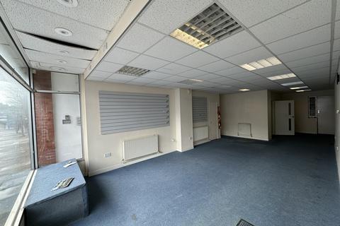 Retail property (high street) to rent, Eastbourne BN22