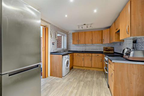 118 Bawtry Road, Harworth, Doncaster, DN11 8NS