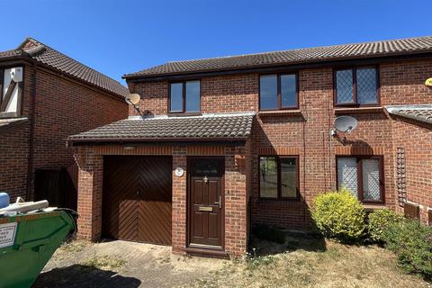 3 bedroom semi-detached house to rent, Bridgewater Place, Leybourne, West Malling