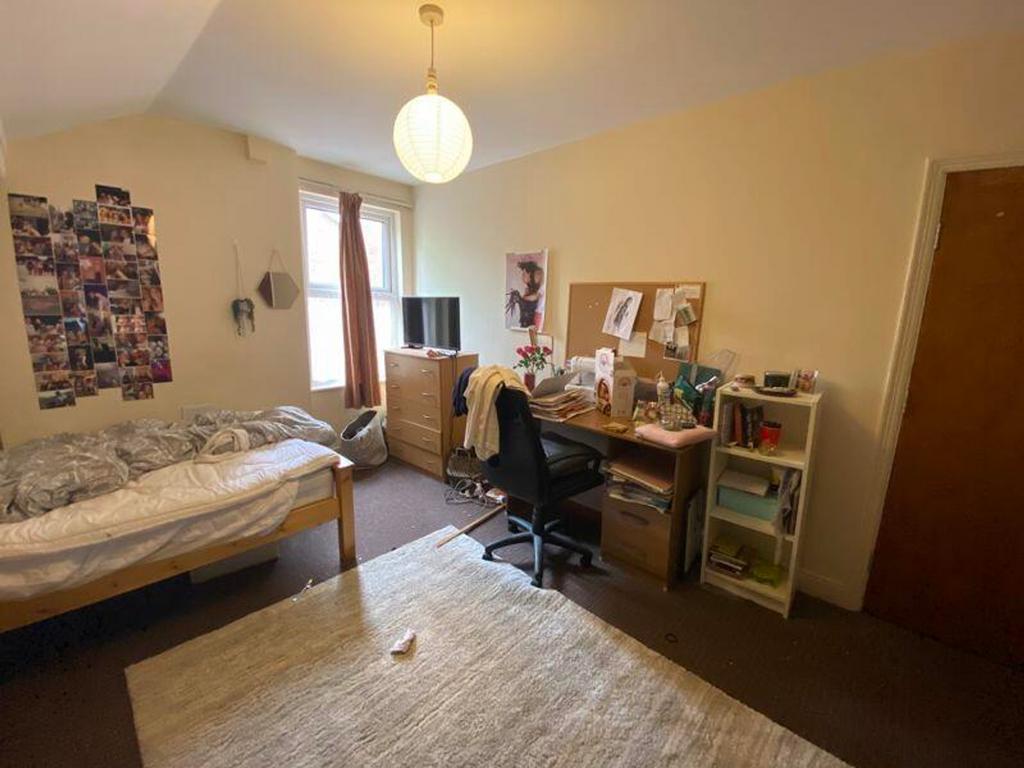 A spacious and inviting double bedroom with goo...