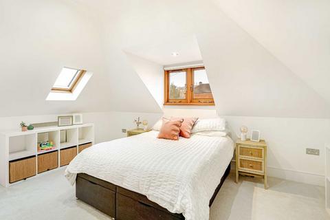 2 bedroom maisonette for sale, Ockley Road, London SW16