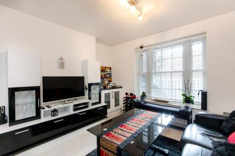 2 bedroom flat for sale, Cheylesmore House, Ebury Bridge Road, London, SW1W