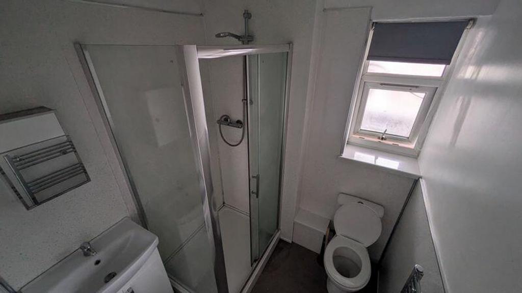 A clean and functional bathroom featuring a mod...