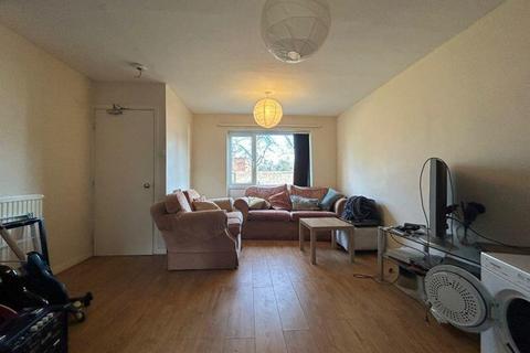 2 bedroom house to rent, Saint Anthonys Court, Nottingham NG7