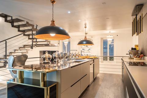 7 bedroom property, Rue Du Vingt-Quatre Août, 06400 Cannes, France