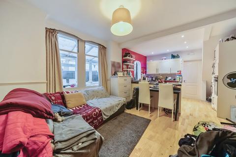 2 bedroom maisonette for sale, Bramshot Avenue, London