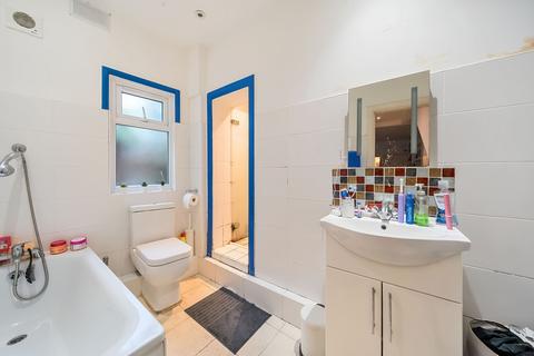 2 bedroom maisonette for sale, Bramshot Avenue, London