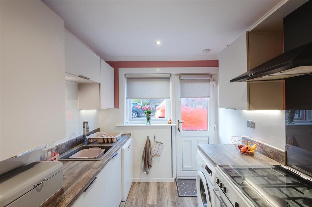16 Denholm Terrace-21.jpg