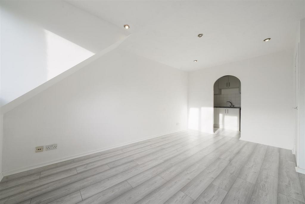 Flat 10, Marnham Court - c Bd VLS1 W9 Zx9y DPk B4z5.jpg