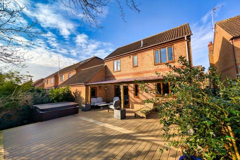 4 bedroom detached house for sale, Shuttleworth Grove, Milton Keynes MK7