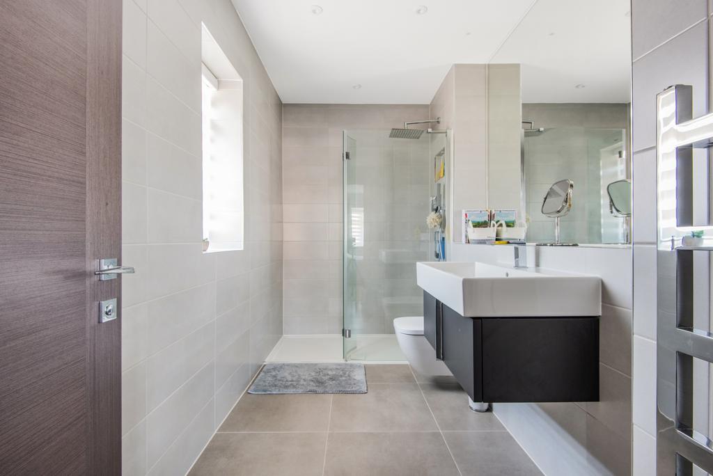 En-Suite to Bedroom
