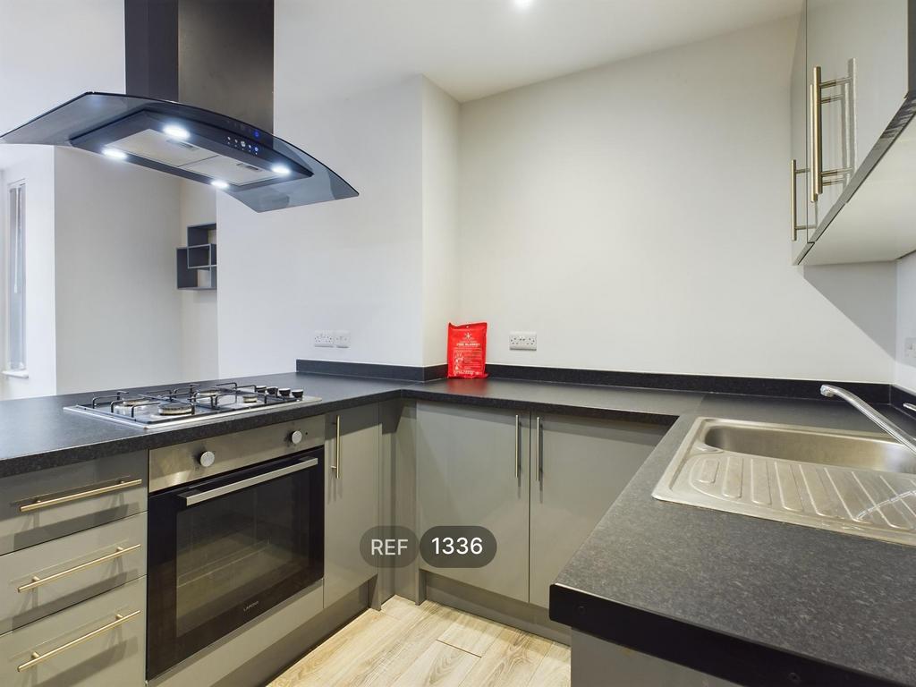 Kitchen &amp; Living area