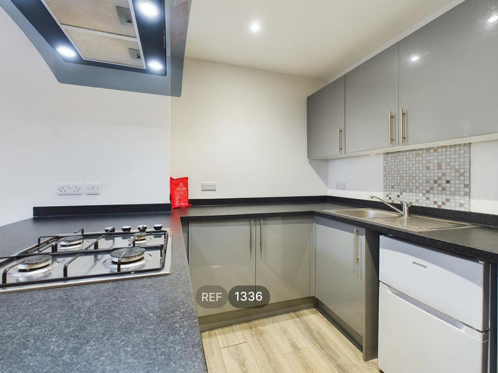 Kitchen &amp; Living area