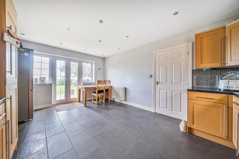 Holly Lodge Chapel Road, Isle Of Grain, Rochester, ME3 0DT