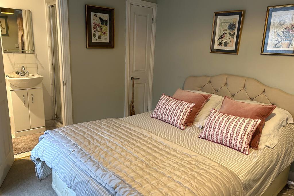 Bedroom 3 (2).jpeg