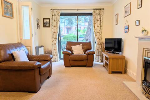 2 bedroom flat for sale, 116 The Cedars, Abbey Foregate, Shrewsbury, SY2 6BY