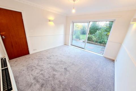 4 bedroom detached house to rent, Manchester Road, Bury, BL9