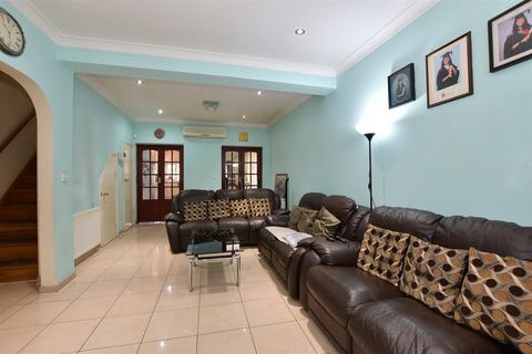 3 bedroom terraced house for sale, Hunter Road, Ilford, Essex