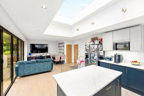 101 Caterham Drive, Coulsdon, CR5 1JQ